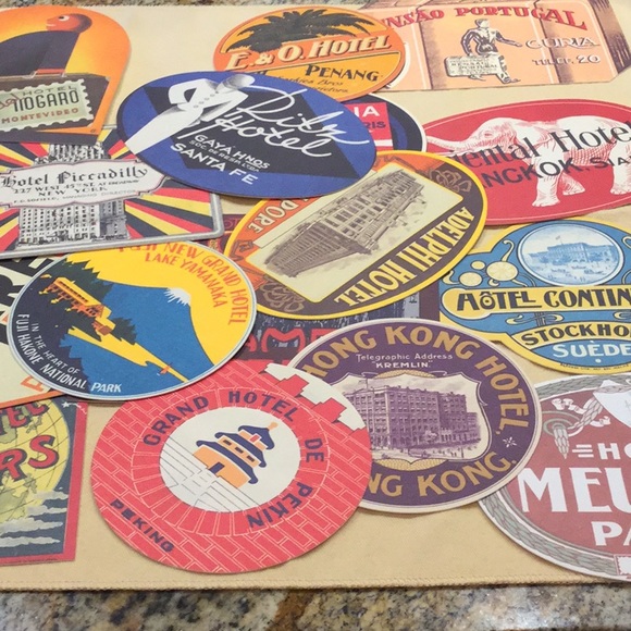 LOUIS VUITTON THE ART OF TRAVEL POSTCARDS - NWOT - Picture 2 of 8